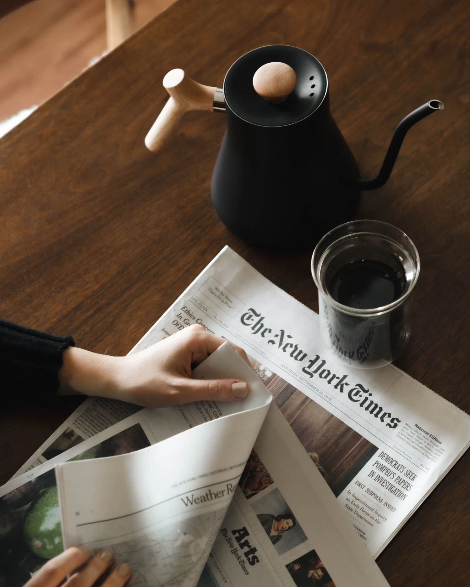 Fellow Stagg EKG 0.9L Kettle - Black And Maple 3 Fellow Stagg EKG 0.9L Kettle - Black And Maple - Image 3