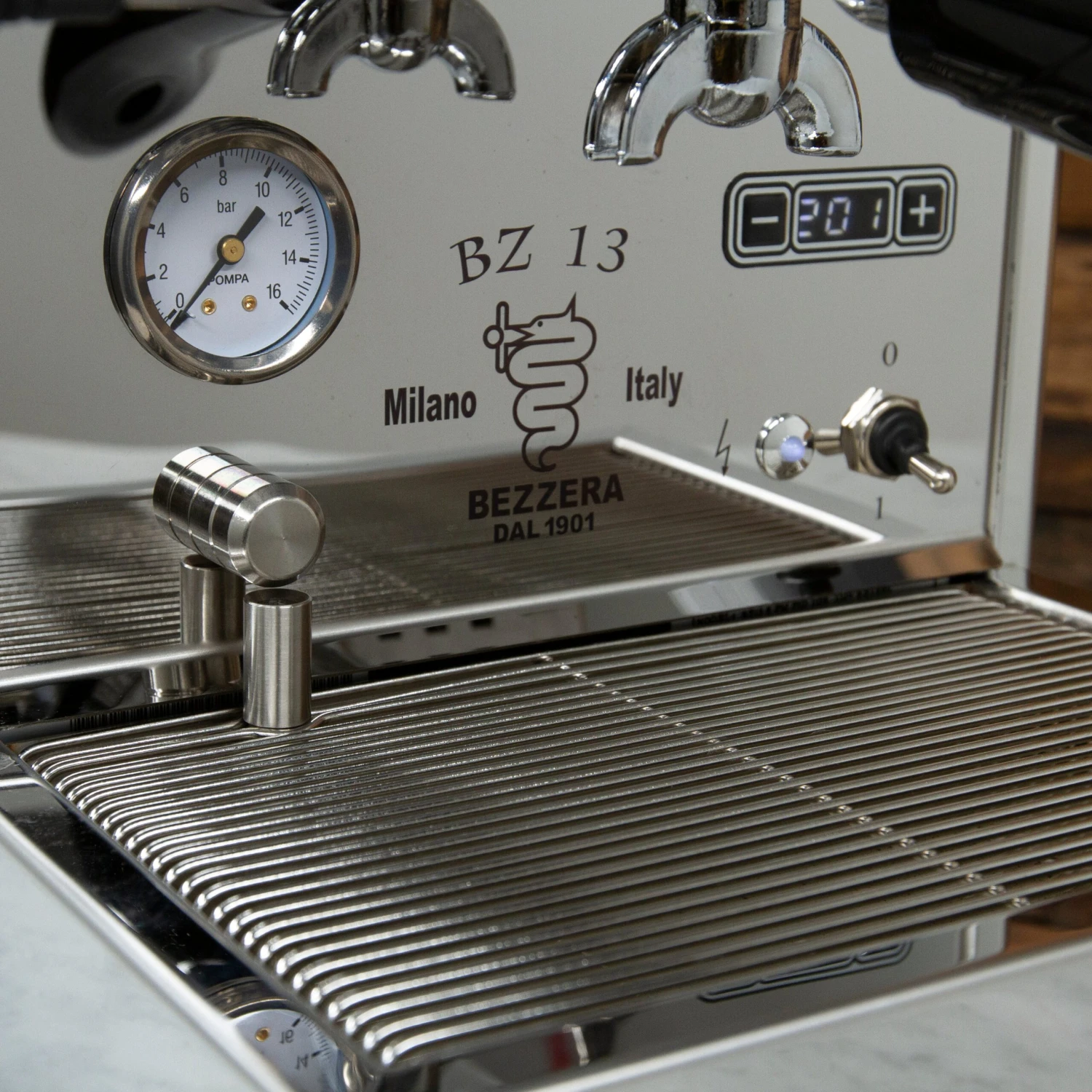 Bezzera BZ13 DE Nera Espresso Machine - Special Edition 4 Bezzera BZ13 DE Nera Espresso Machine - Special Edition - Image 4