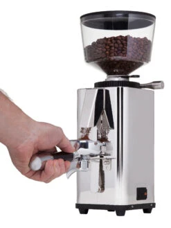 ECM S-Manuale 64 Espresso Grinder -Coffee Makers Store manuale von unten in aktion 2